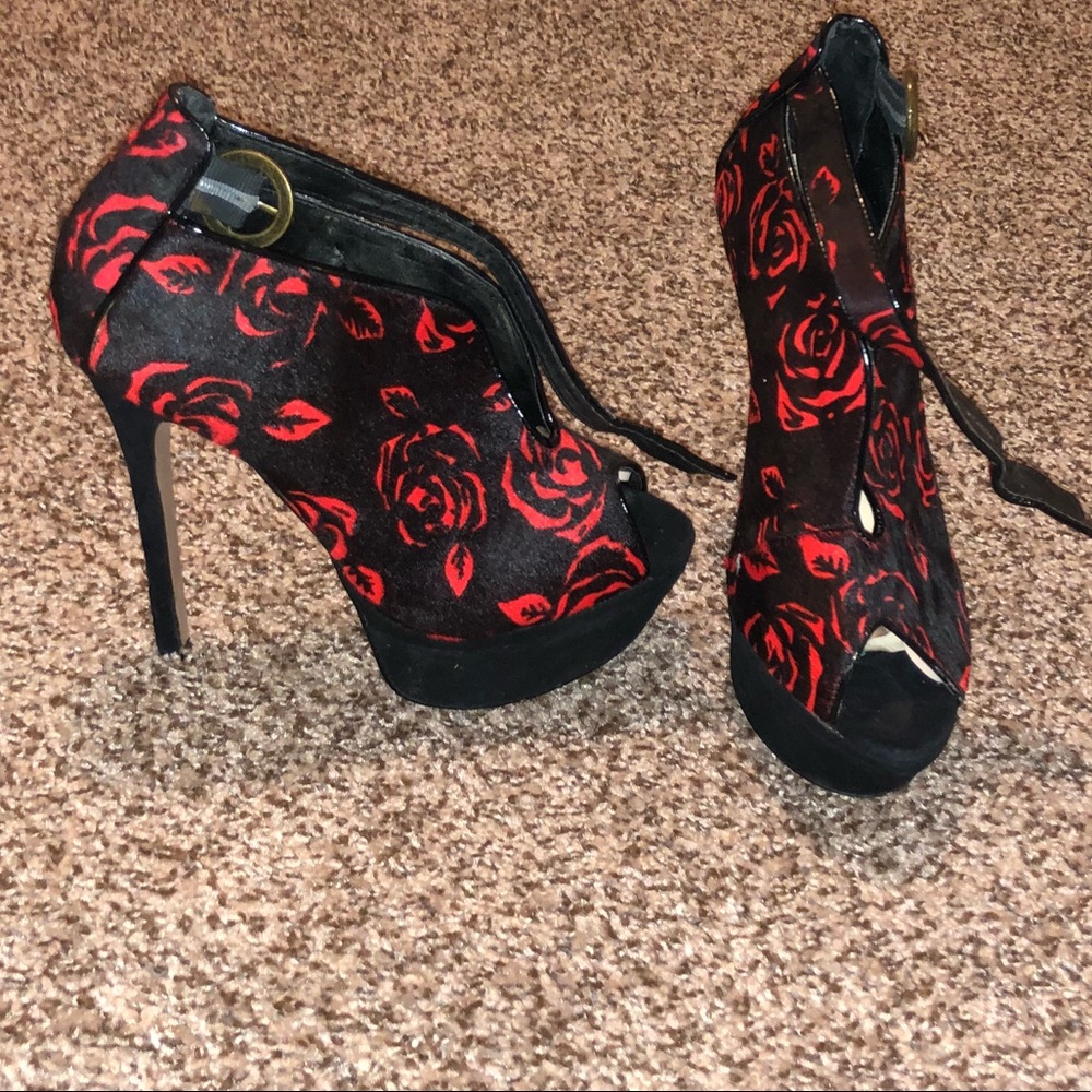 Betsy Johnson heels size 8
